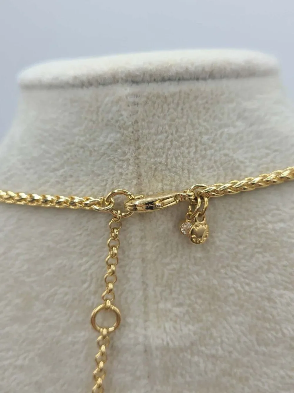 Ann Taylor Gold Tone Flower Necklace